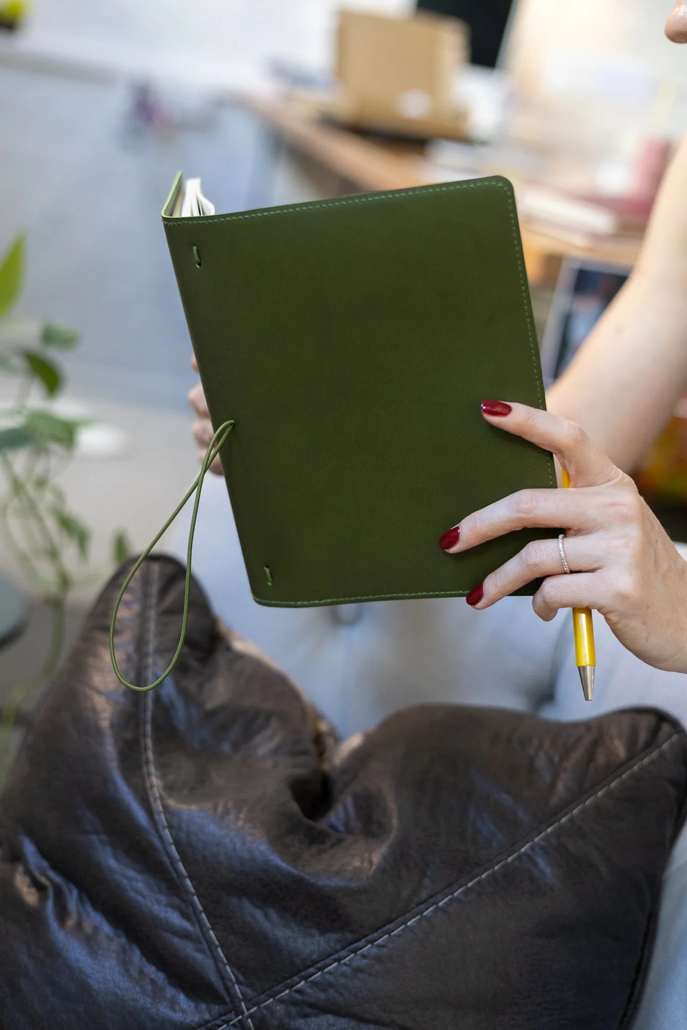 Creator's Friend Refillable Notebook Folio (Olive Green)